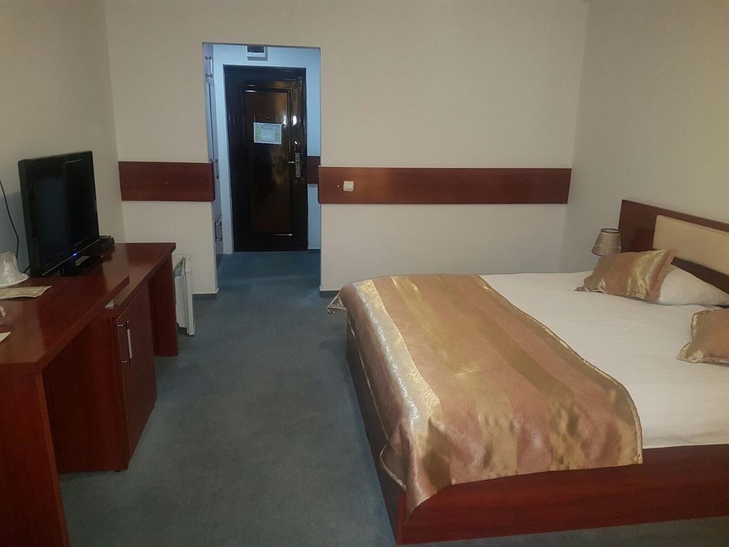 Hotel Lido Крайова Екстер'єр фото