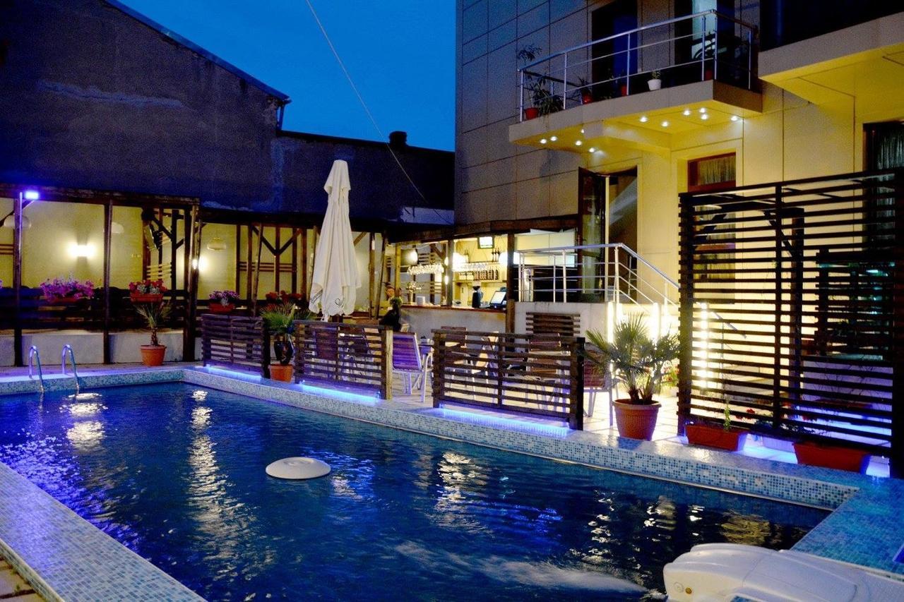 Hotel Lido Крайова Екстер'єр фото